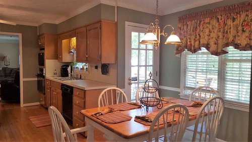 Kitchen Wall Paint Color To Complement, Natural Maple Kitchen Cabinets Wall Color