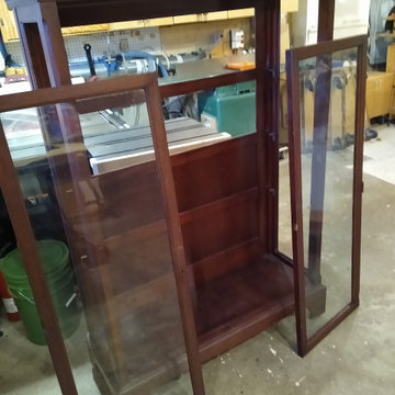 BEFORE RESTORATION - Anitnozzi  Mahogany China Cabinet