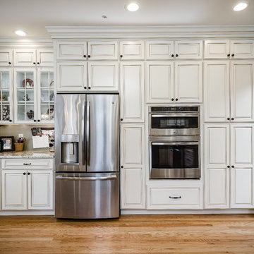Bishop White with Chocolate Glaze kitchen