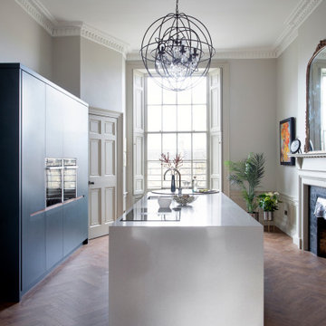 Modern hand-painted kitchen in Edinburgh Townhouse