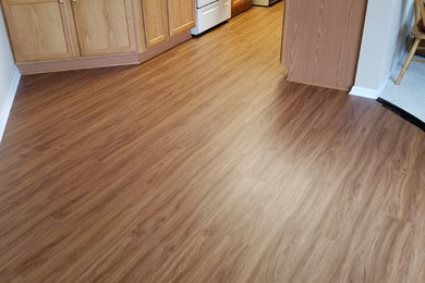 Example of a minimalist dining room design in Minneapolis