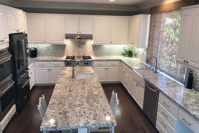 Kitchen photo in Los Angeles