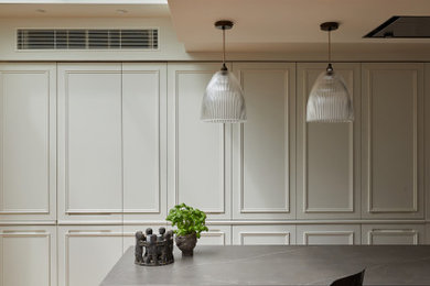 Inspiration for a traditional kitchen in London.