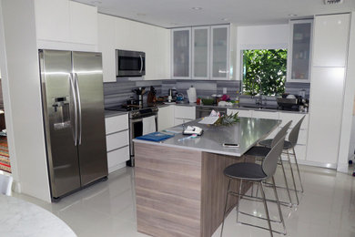 Trendy kitchen photo in Detroit