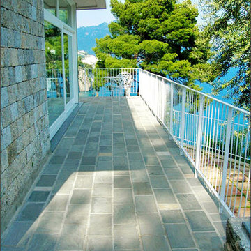Stone Floor – Antique, Reclaimed Limestone ‘Barre Montpelier’ pavers
