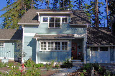 Small arts and crafts home design in Seattle.