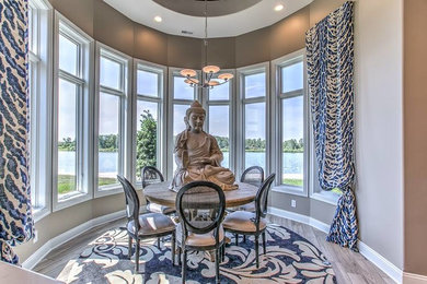 Example of a classic dining room design in Omaha