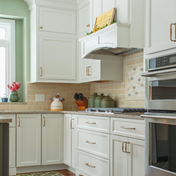 Traditional Serene Kitchen