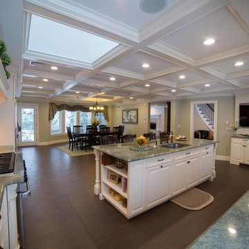 Classic Family Kitchen - Roslyn, NY
