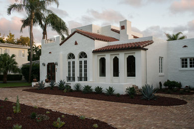 Example of a tuscan home design design in Miami