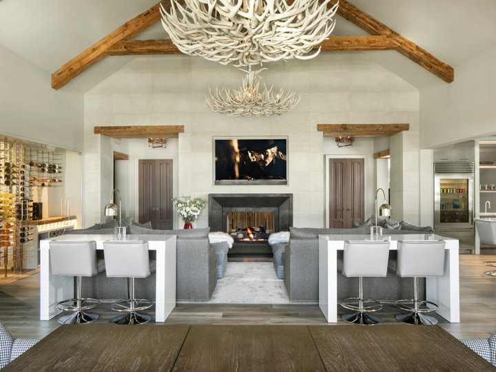 Rustic Family Room - Home Bar