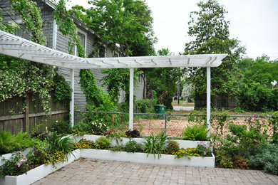 Design ideas for a traditional landscaping in Houston.