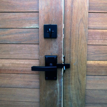Nero Contemporary Gate Latch with Square Deadbolt