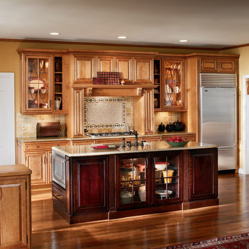KraftMaid: Maple Raised Door In Praline With Mocha Highlight
