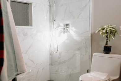 Minimalist bathroom photo in Toronto
