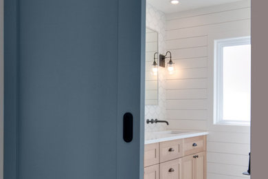 Example of a country bathroom design in Vancouver