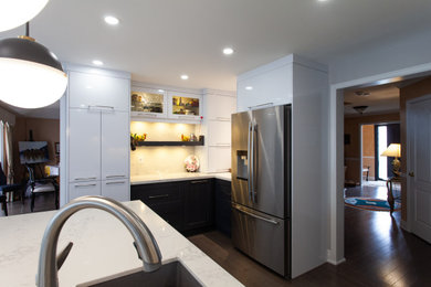Example of a trendy kitchen design in Toronto
