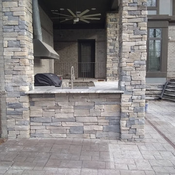 Grill Surrounds / Grill Islands / Outdoor Kitchens