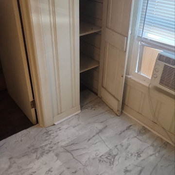 Alcove Style Corner Shower, Vinyl Flooring - Initial Photos