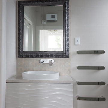 White - Safari sands bathroom