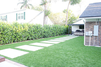 Photo of a tropical landscaping in Tampa.