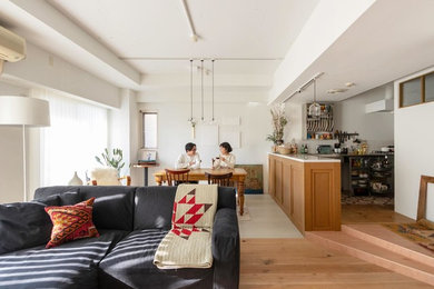 Example of a minimalist living room design in Tokyo