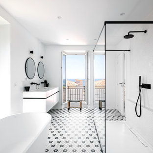 This is an example of a mediterranean bathroom in Marseille.