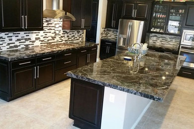 Kitchen - transitional kitchen idea in Las Vegas