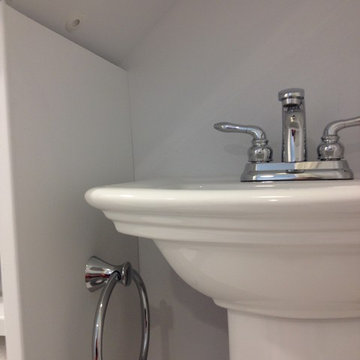 Powell Avenue Upstairs Bath