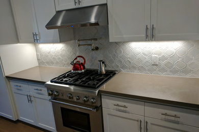 Kitchen - kitchen idea in Los Angeles