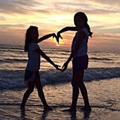 Kara Riccitelli's photo