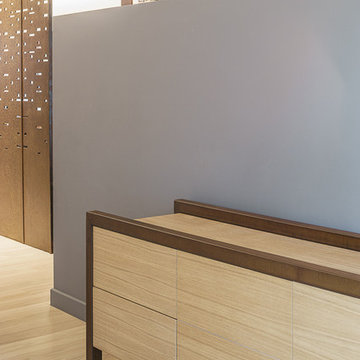 House renovation for a five member family, Entry space