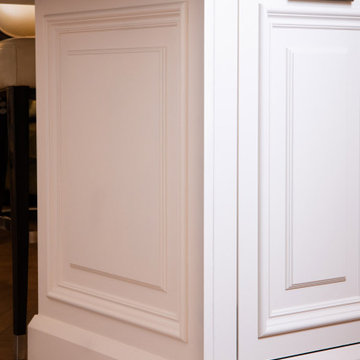 Traditional Lay-On Panelled with Large Mouldings Shaker Kitchen