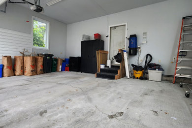 Minimalist garage photo in Ottawa