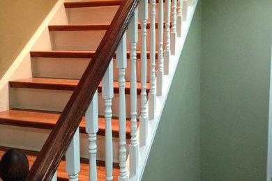 Staircase - modern staircase idea in Toronto