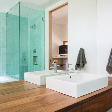My Houzz: A Modern Home Meets Its Neighbors Halfway