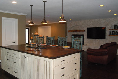 Kitchen - eclectic kitchen idea in Houston