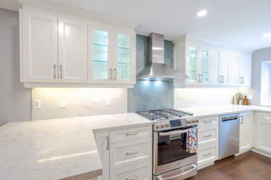 Example of a kitchen design in Toronto