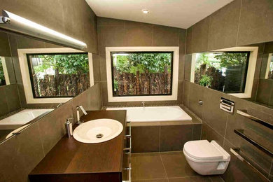 Photo of a contemporary bathroom in Wellington.