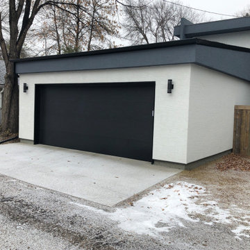 Mid century Modern Garage, matched house