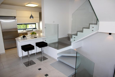 Inspiration for a modern staircase remodel in Tel Aviv