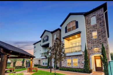 Transitional home design photo in Houston