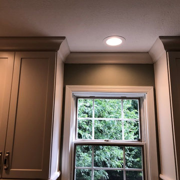 Bettendorf, IA Dura Surpeme Cabinets Linen White Cambria Berwyn