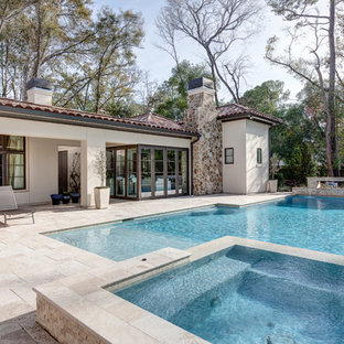 Exempel på en medelhavsstil anpassad pool