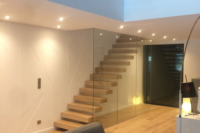 Aménagement d'un grand escalier contemporain.