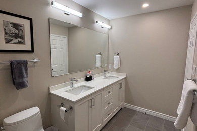 Bathroom - contemporary bathroom idea in Toronto