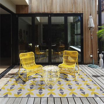 Linon Indoor Outdoor Machine Washable Lucia Area 7'x9' Rug in Ivory and Yellow