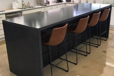 Trendy kitchen photo in Dallas
