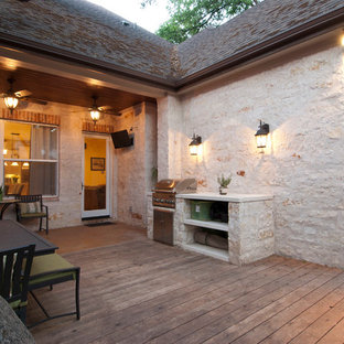 オースティンのトラディショナルスタイルのおしゃれなデッキの写真