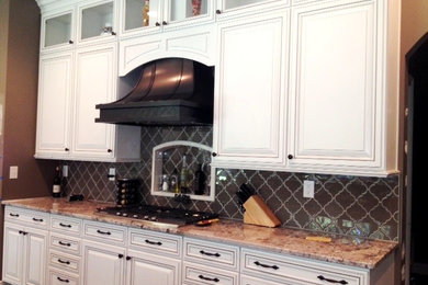 Transitional home design photo in Indianapolis